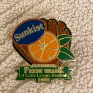2005 Vintage Little League Baseball Sunkist The Official Fresh Snack Pin